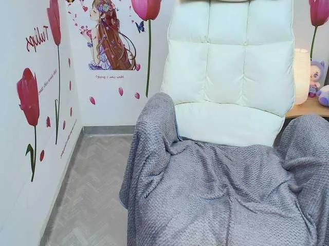 Offline Angela19 on BongaCams