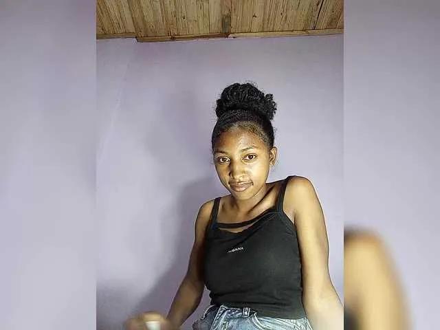 Offline Annais19 on BongaCams