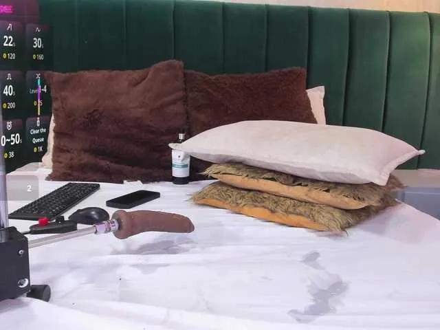 Offline annie-clarkson on BongaCams