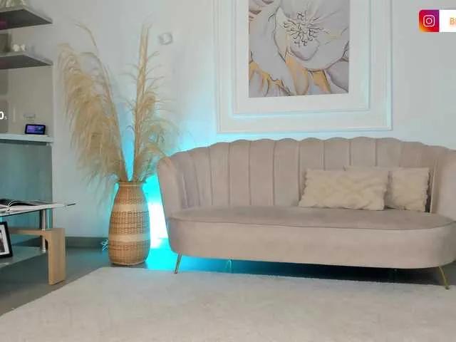 Freechat BellaRossi on BongaCams