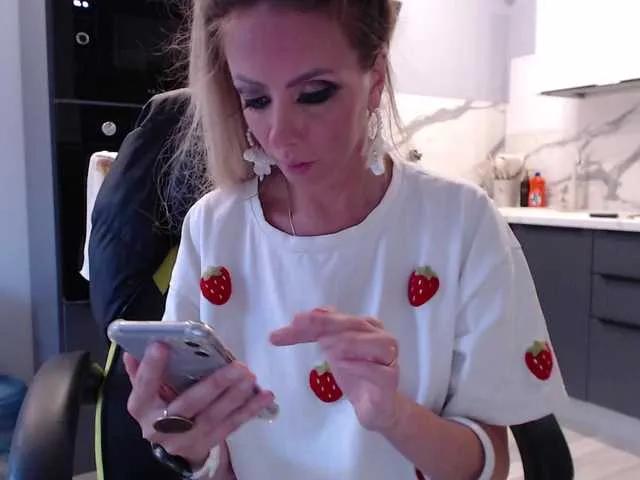 Offline blondalina on BongaCams