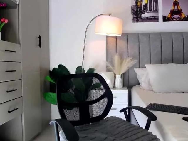 Offline Caralella on BongaCams