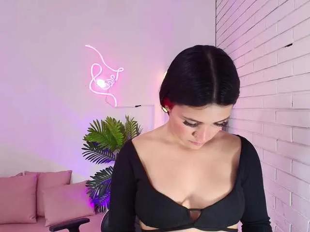 Offline Chiara-tay on BongaCams