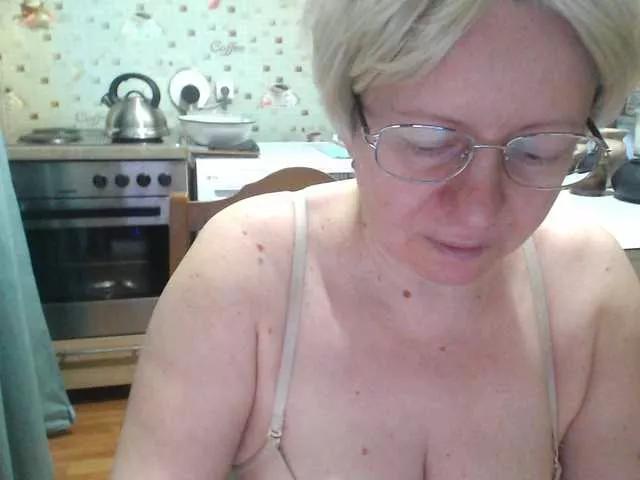 Offline CrazzyBitch on BongaCams