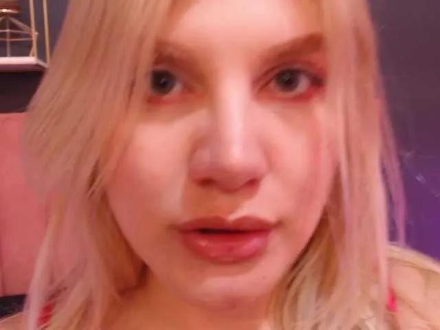 Offline CrystalWoods94 on BongaCams