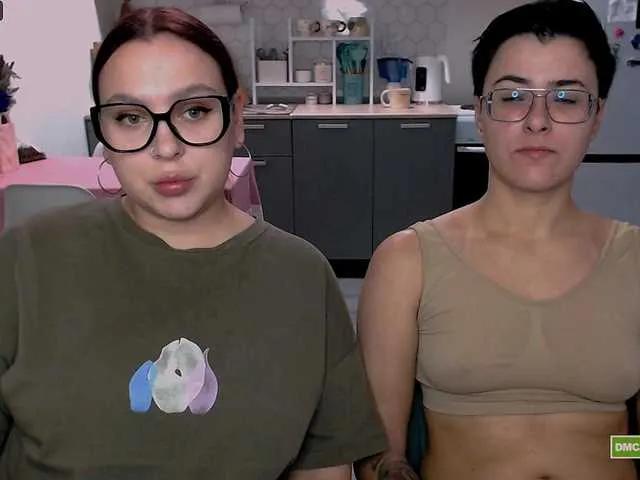 Freechat dreamteamgirls on BongaCams