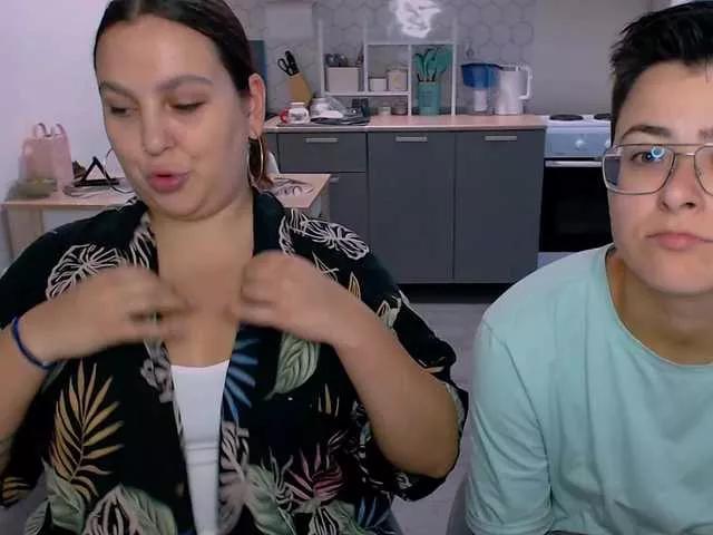 Freechat dreamteamgirls on BongaCams