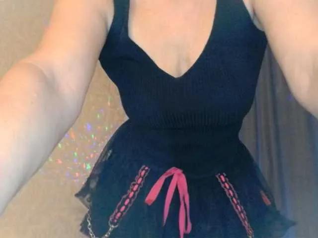 Offline Elenaza1001 on BongaCams