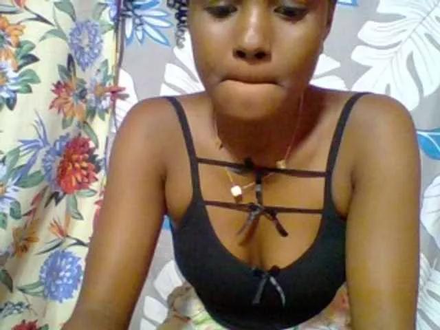 Offline flaviahh on BongaCams