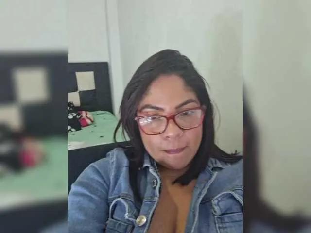 Freechat horny-cougar on BongaCams