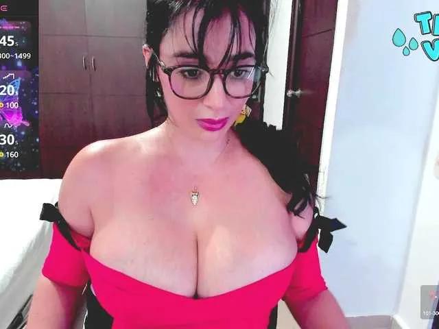 Freechat HUGETITS90XX on BongaCams