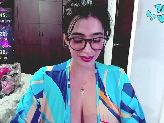 Freechat HUGETITS90XX on BongaCams