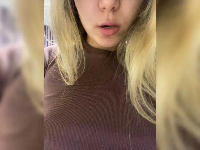 Offline JULIE21 on BongaCams