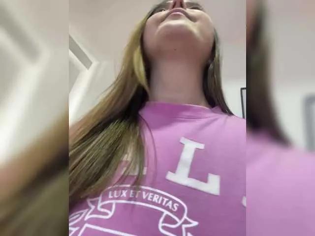 Freechat karlacortes1 on BongaCams