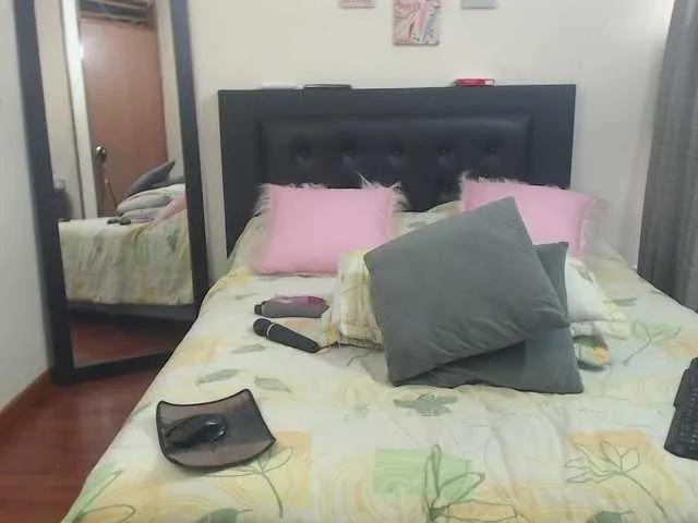 Offline katiehotx on BongaCams