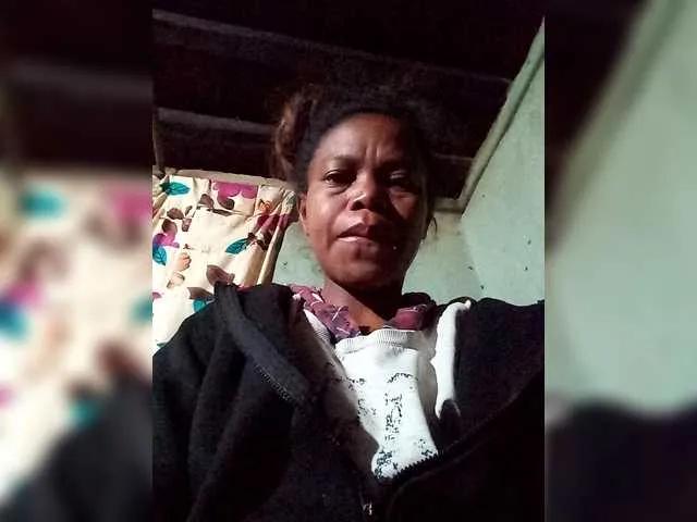 Offline KellyhBerry on BongaCams