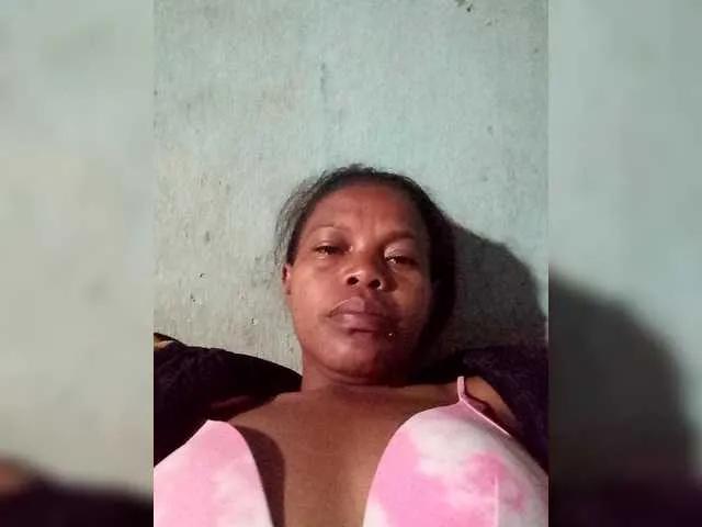 Offline KellyhBerry on BongaCams