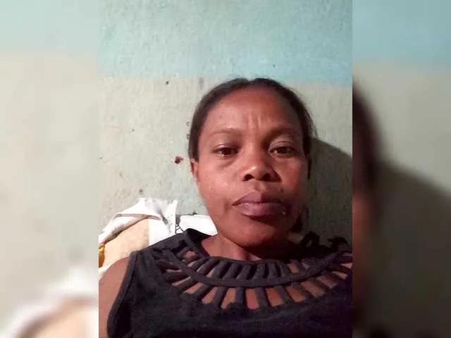 Offline KellyhBerry on BongaCams