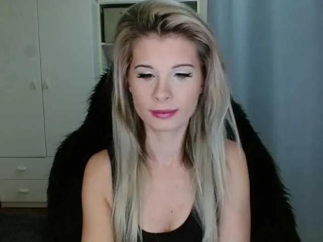 KristineNatural — I'm drawn to confident guys who know what they want and aren't afraid to show it. I can't resist a good tease - there's something insanely hot about that slow build-up, the looks, the tension, the anticipation...