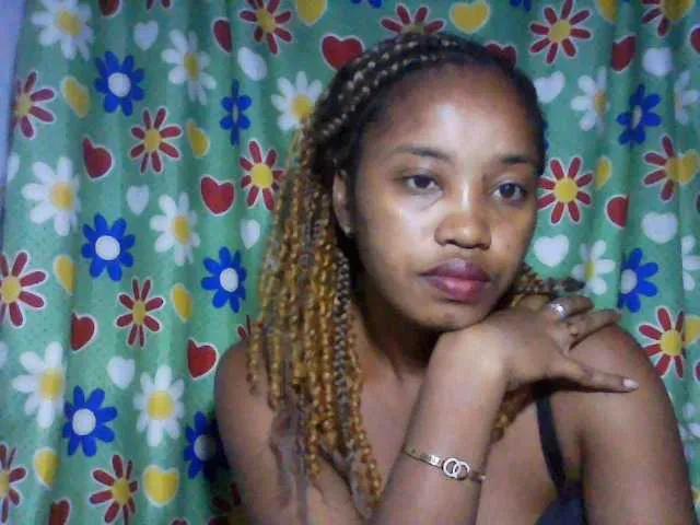 Offline kylie11 on BongaCams