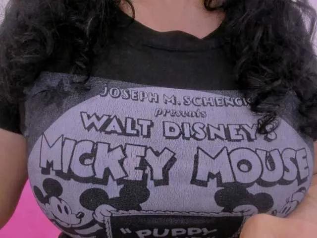 Freechat latinvalery on BongaCams