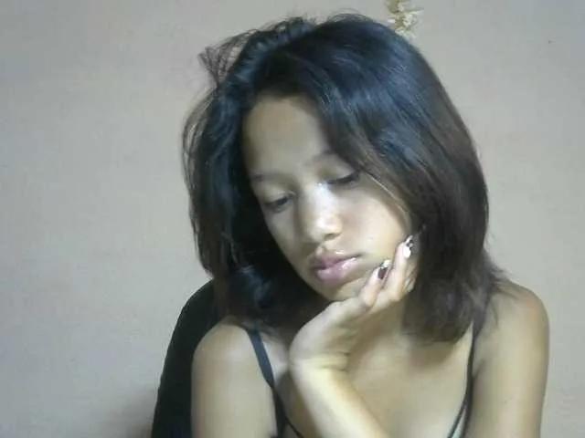 Offline Laura1881 on BongaCams