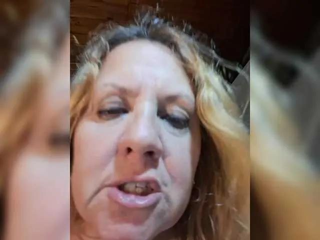 Offline Leoncarpita on BongaCams