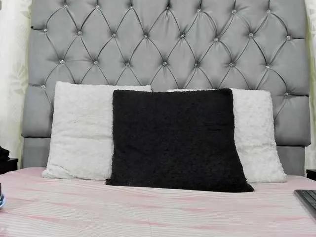 Offline lunaeva23 on BongaCams