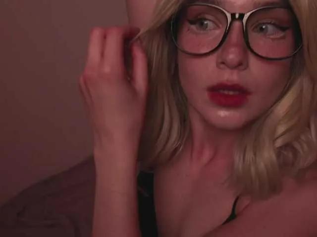 Offline Maddison on BongaCams