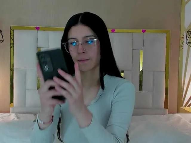 Offline maddy-jacksonw on BongaCams