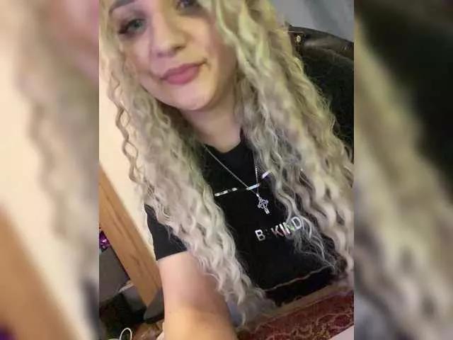 Offline MagicalLouu on BongaCams