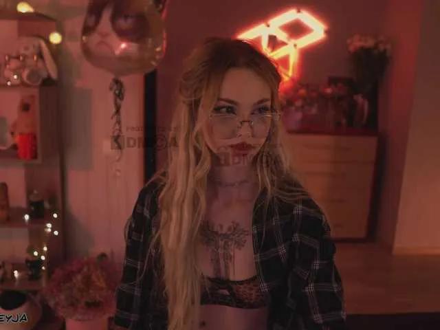 Offline ManiFreyja on BongaCams