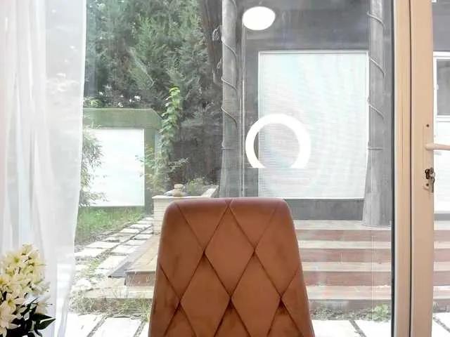 Offline Mia-Milan18 on BongaCams