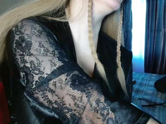 Offline MiaLaFoxis on BongaCams