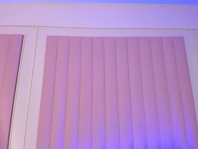 Freechat milaowens on BongaCams