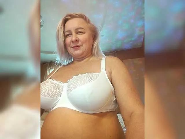 Offline miranda-robinson on BongaCams