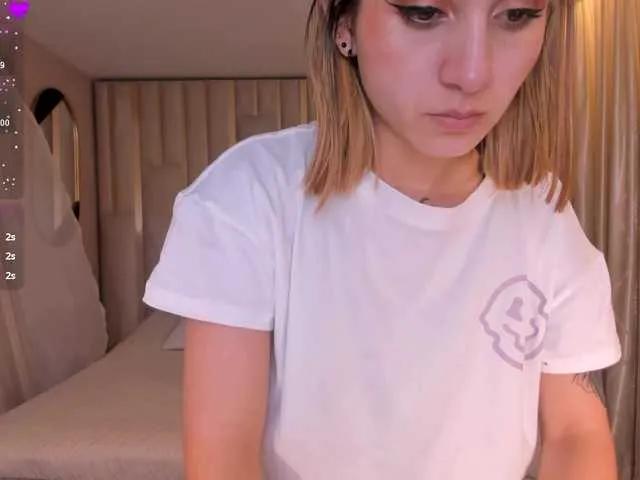 Offline MollySunders on BongaCams