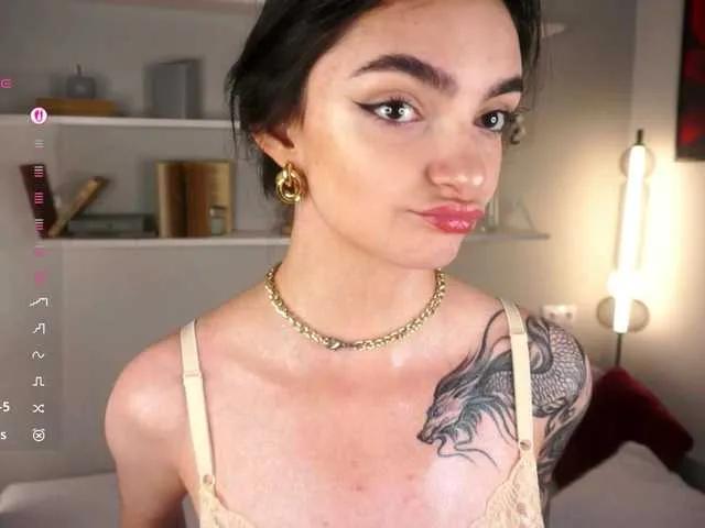 Freechat Morena-Dolcce on BongaCams