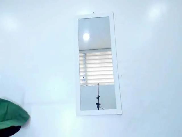 Offline moxa-hot on BongaCams