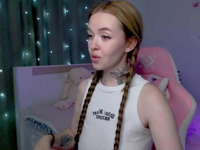Offline NaughtyMable on BongaCams