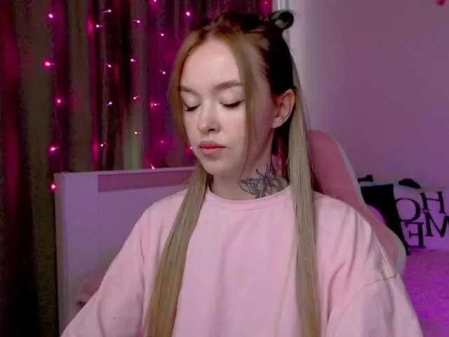 Offline NaughtyMable on BongaCams