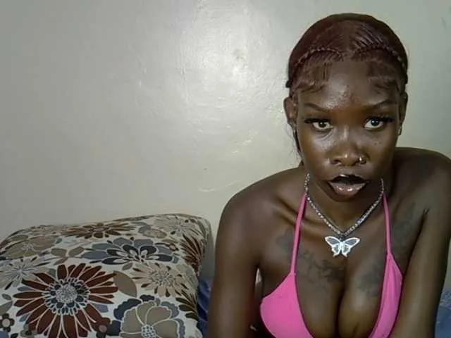 Offline Petitelunar on BongaCams