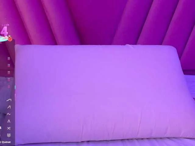 Offline playfulcurvy on BongaCams