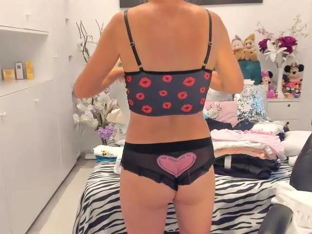 Offline SalomeJade on BongaCams