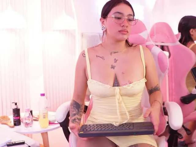 Offline SamaraCollinss on BongaCams