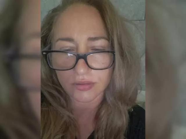 Offline Sexynomad01 on BongaCams