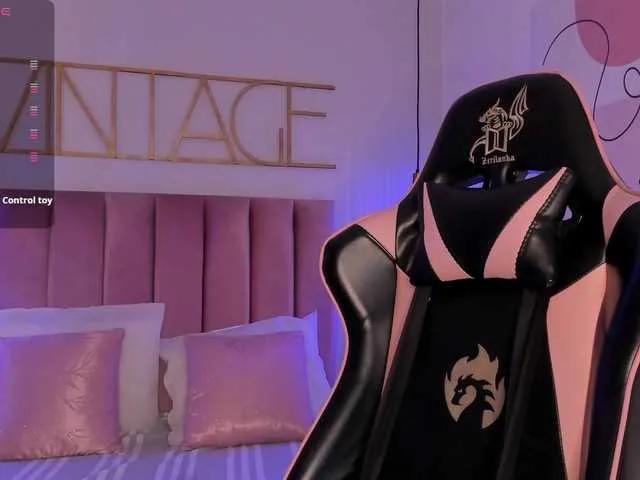 Offline SophiaaHill on BongaCams