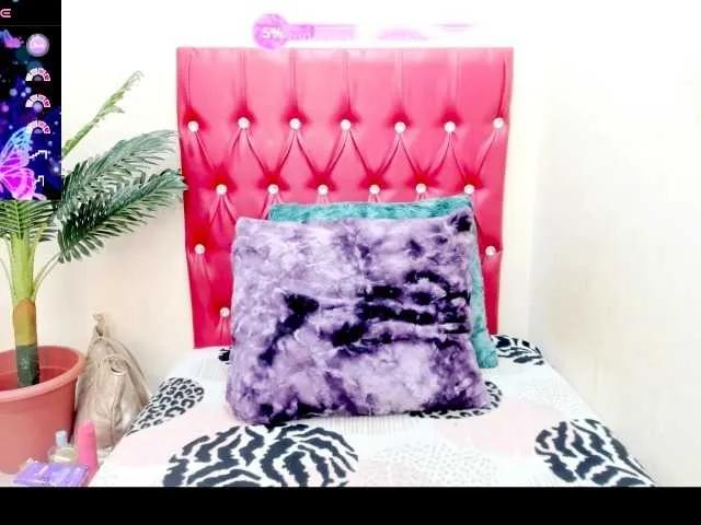 Offline strawberrylips on BongaCams