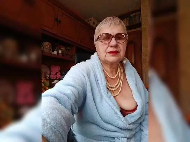 Offline SweetCherry00 on BongaCams