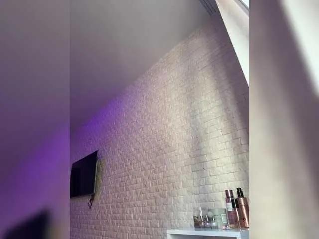 Offline sweetkira25 on BongaCams